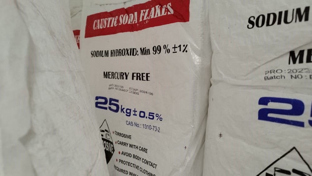 sodium hydroxide food grade for soap making quality caustic soda flakes